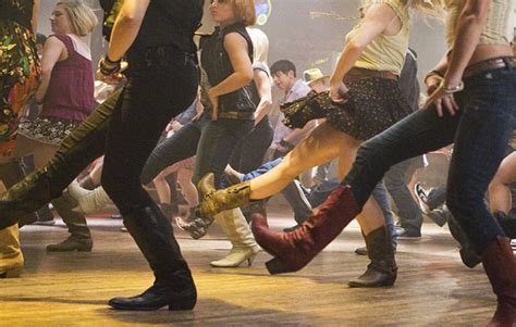 how to country line dance: A dance that tells a story through its rhythm and steps