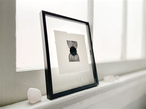 How to Frame Art Prints: Unveiling the Creative Symbiosis Between Art and Its Frame